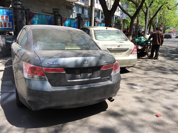 北京牌照的车辆在江苏因违章停车被贴条拍照了